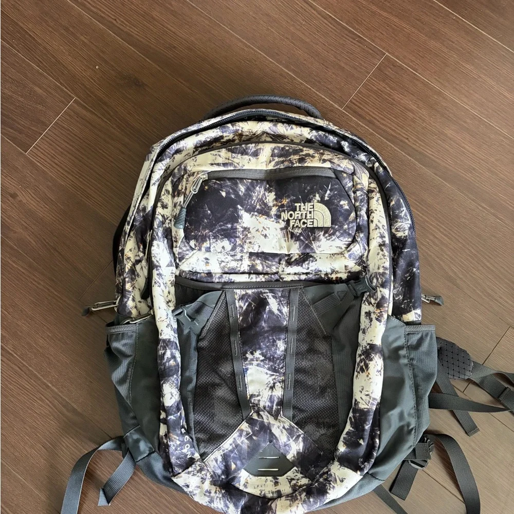 The North Face Recon Printed Gray/White Backpack